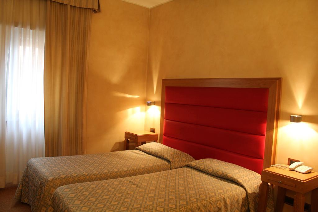 Hotel Castello LʼAquila Zewnętrze zdjęcie